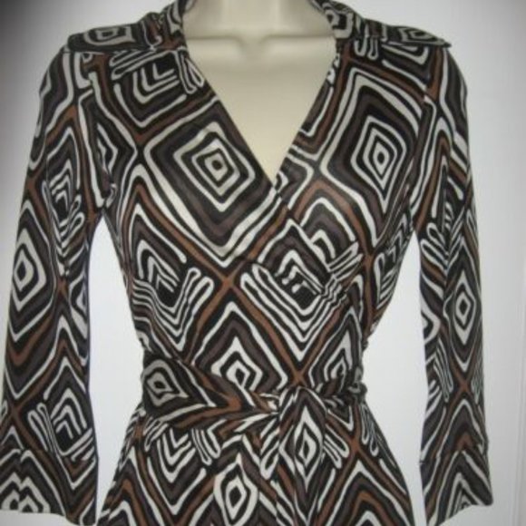 DVF Diane Von Furstenberg JILL Jersey Wrap Top Vintage Tribal Diamond Neutral - Picture 2 of 11